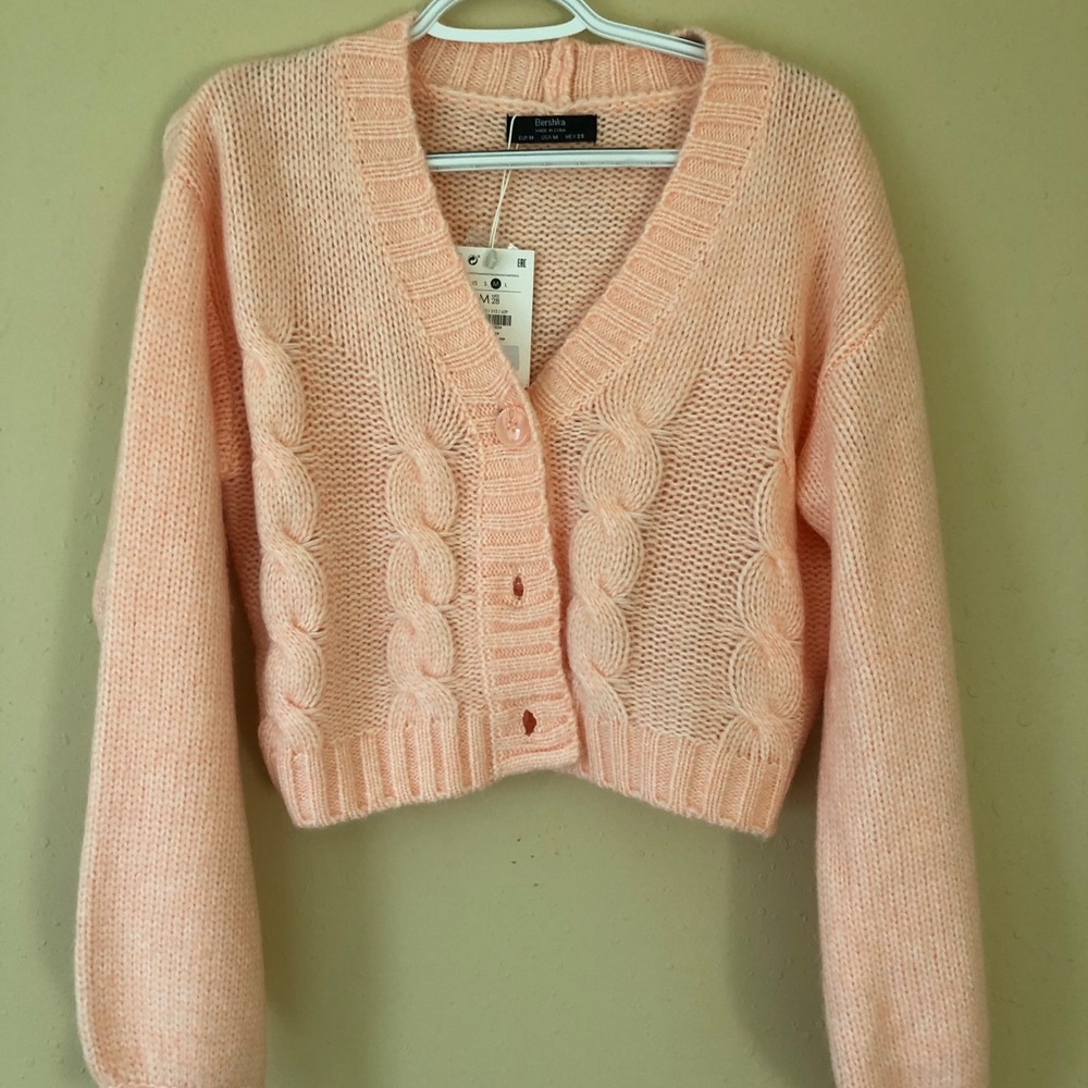 V-neck buttoned cardigan
